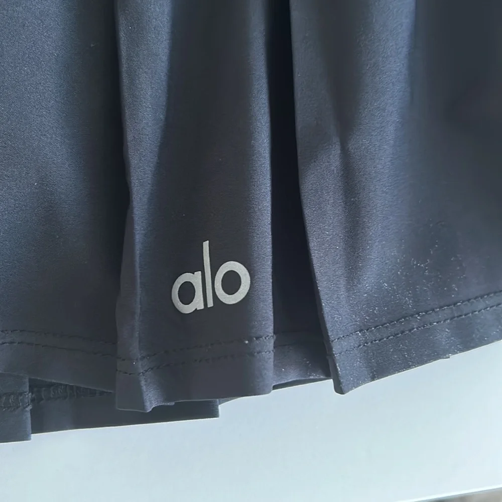 ALO YOGA VARSITY TENNIS SKIRT SIZE:S Worn once Color: BLACK